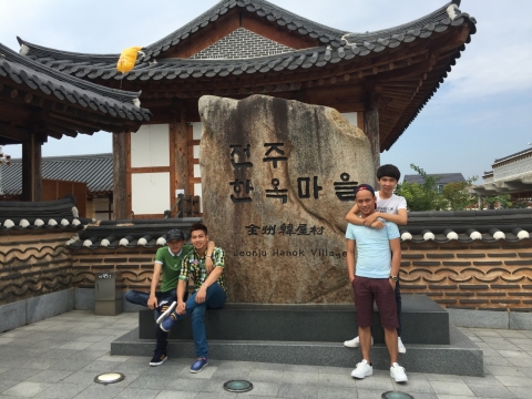 ẢNH CÙNG HỌC SINH THĂM LÀNG TRUYỀN THỐNG JEONGJU